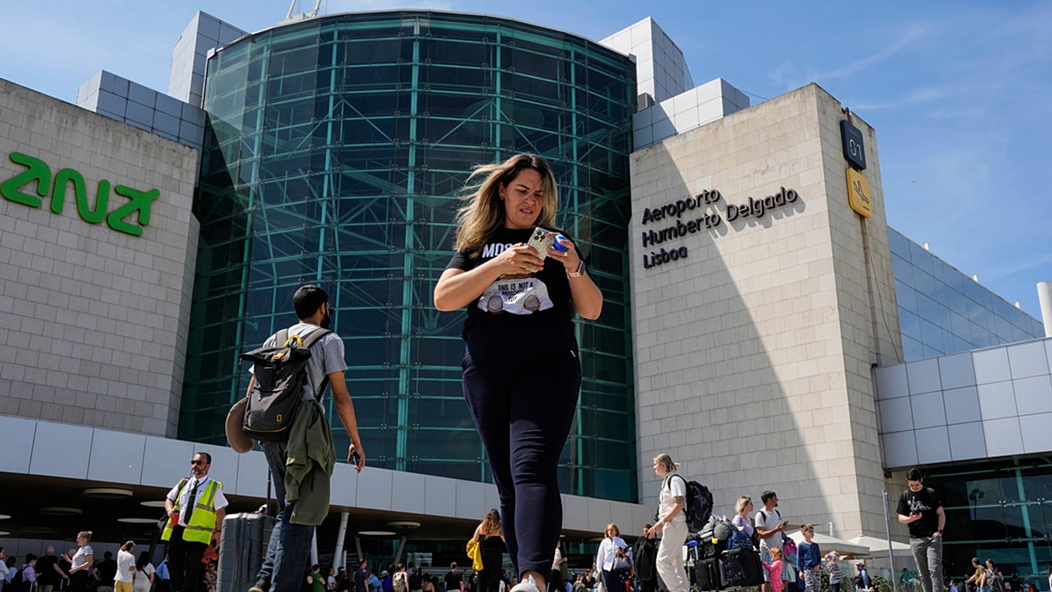 GNR reforça controlo de fronteiras no aeroporto de Lisboa como "medida de contingência"
