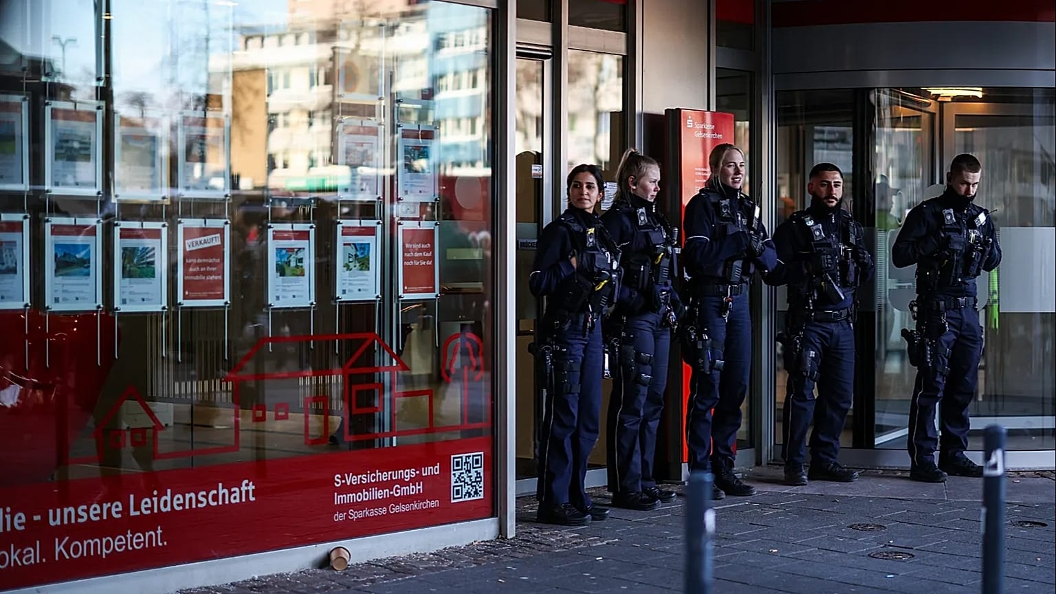 Police officers stand in front of the savings bank branch in the Buer district of Gelsenkirchen, 30 December, 2025 
