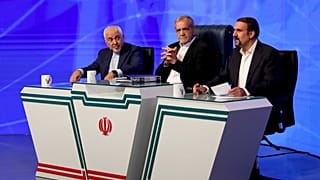 مهدی سنایی در کنار جواد ظریف، دو مشاور سیاست خارجی مسعود پزشکیان در میزگرد سیاسی تبلیغات انتخابات ریاست جمهوری ۱۴۰۳ بود