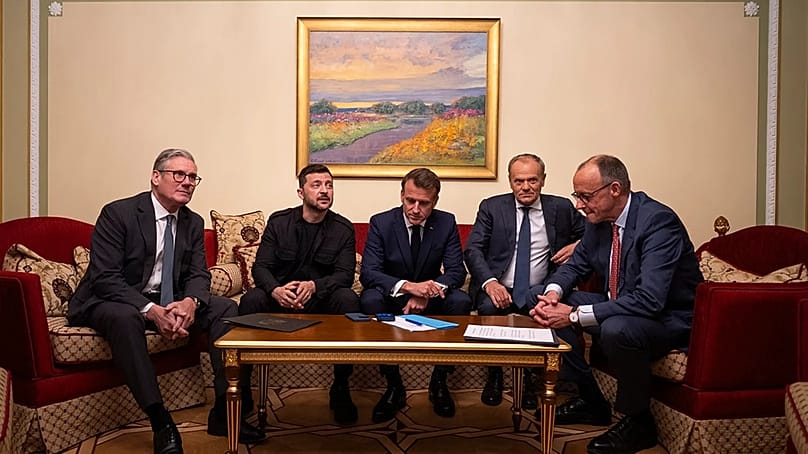 Starmer, Selenskyj, Macron, Tusk und Merz telefonieren von Kyjiw aus mit US-Präsident Donald Trump (10. Mai 2025).