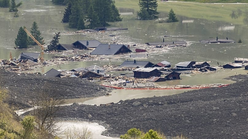 Staudämme im Lonza-Fluss nach der Bildung eines Sees durch Erdrutsche in Blatten, Schweiz (1. Juni 2025)