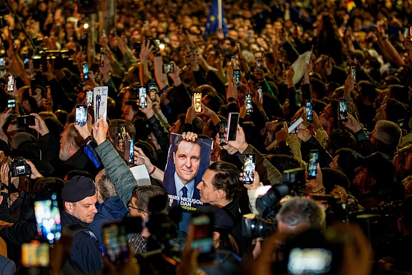 Hívai ünneplik Nicusor Dan győzelmét