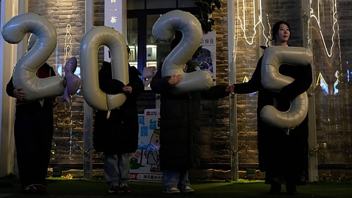 Çin’de fabrikalar 8 aylık durgunluğun ardından yeniden büyümeye geçti