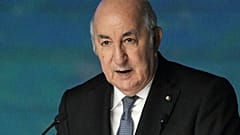  يخاطب الرئيس الجزائري عبد المجيد تبون جلسة عامة ضمن منتدى سانت بطرسبرغ الاقتصادي الدولي في سانت بطرسبرغ