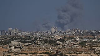 تصاعد الدخان عقب غارة للجيش الإسرائيلي على مدينة غزة، في 8 أكتوبر 2025.