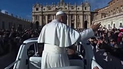 Papst Leo XIV. vor tausenden Gläubigen bei der letzten Generalaudienz 2025, 31.12.2025