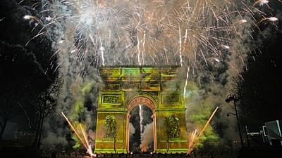 A light show is projected on the Arc de Triomphe as fireworks explode during New Year celebrations on the Champs Elysees, in Paris, France, Thursday, 1, Jan 2026.
