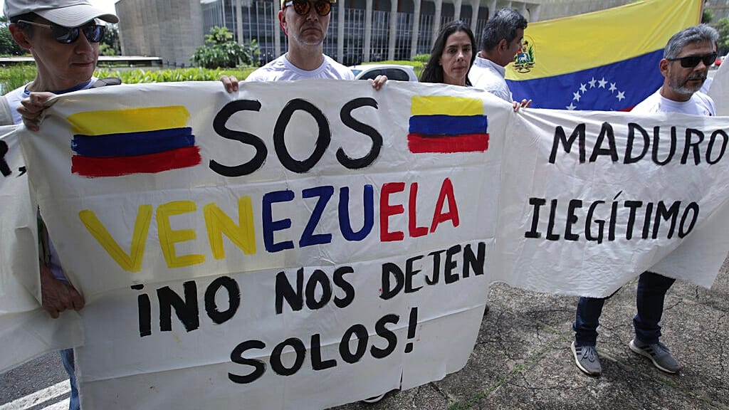 Venezuela, crolla ibolívar: tasso di cambio con il dollaro cresce del 480%