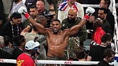 Anthony Joshua reagiert nach seinem Sieg über Jake Paul in ihrem Schwergewichtsboxkampf in Miami, 19. Dezember 2025