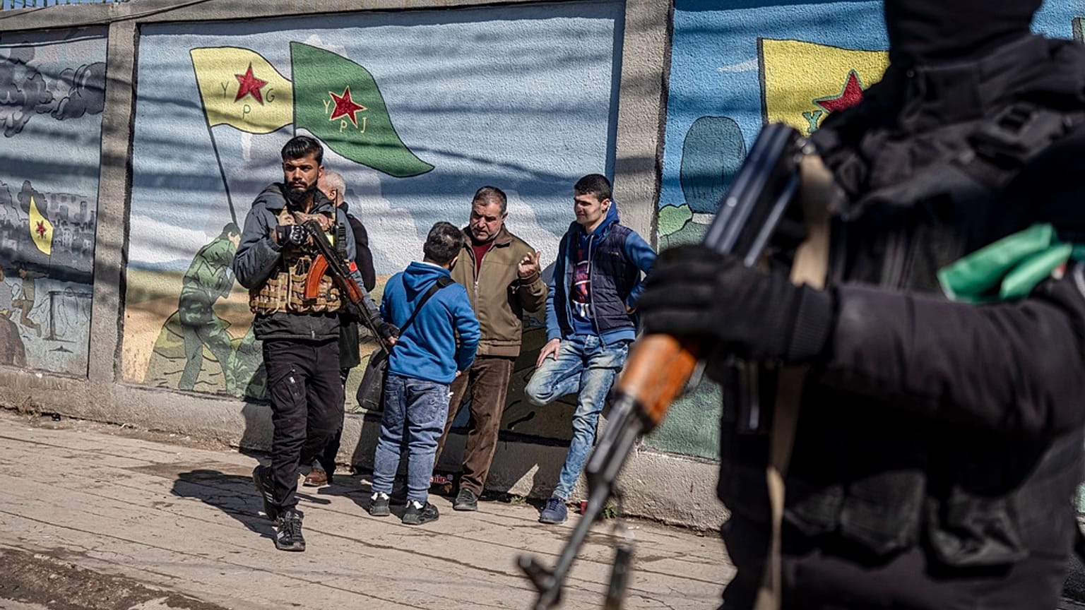  مقاتلو قوات سوريا الديمقراطية