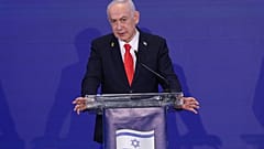 رئيس الوزراء الإسرائيلي بنيامين نتنياهو يتحدث خلال مؤتمر صحفي في فندق قلعة داود بالقدس، يوم الاثنين 22 ديسمبر/كانون الأول 2025. (أبير سلطان/صورة مجمعة عبر وكالة أسوشيتد برس)