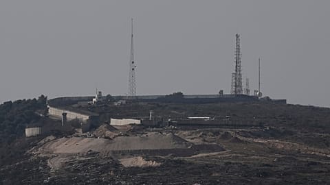 لبنان: غارات إسرائيلية على الجنوب والبقاع وتحذير حكومي من نشاط لضباط النظام السوري السابق