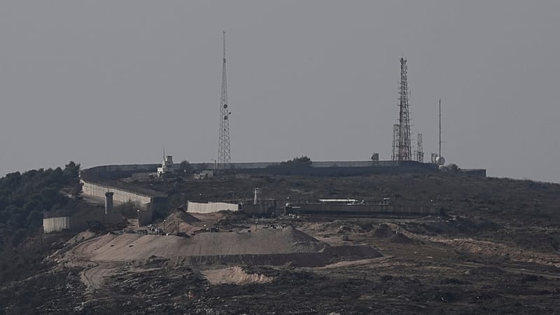 لبنان: غارات إسرائيلية على الجنوب والبقاع وتحذير حكومي من نشاط لضباط النظام السوري السابق 