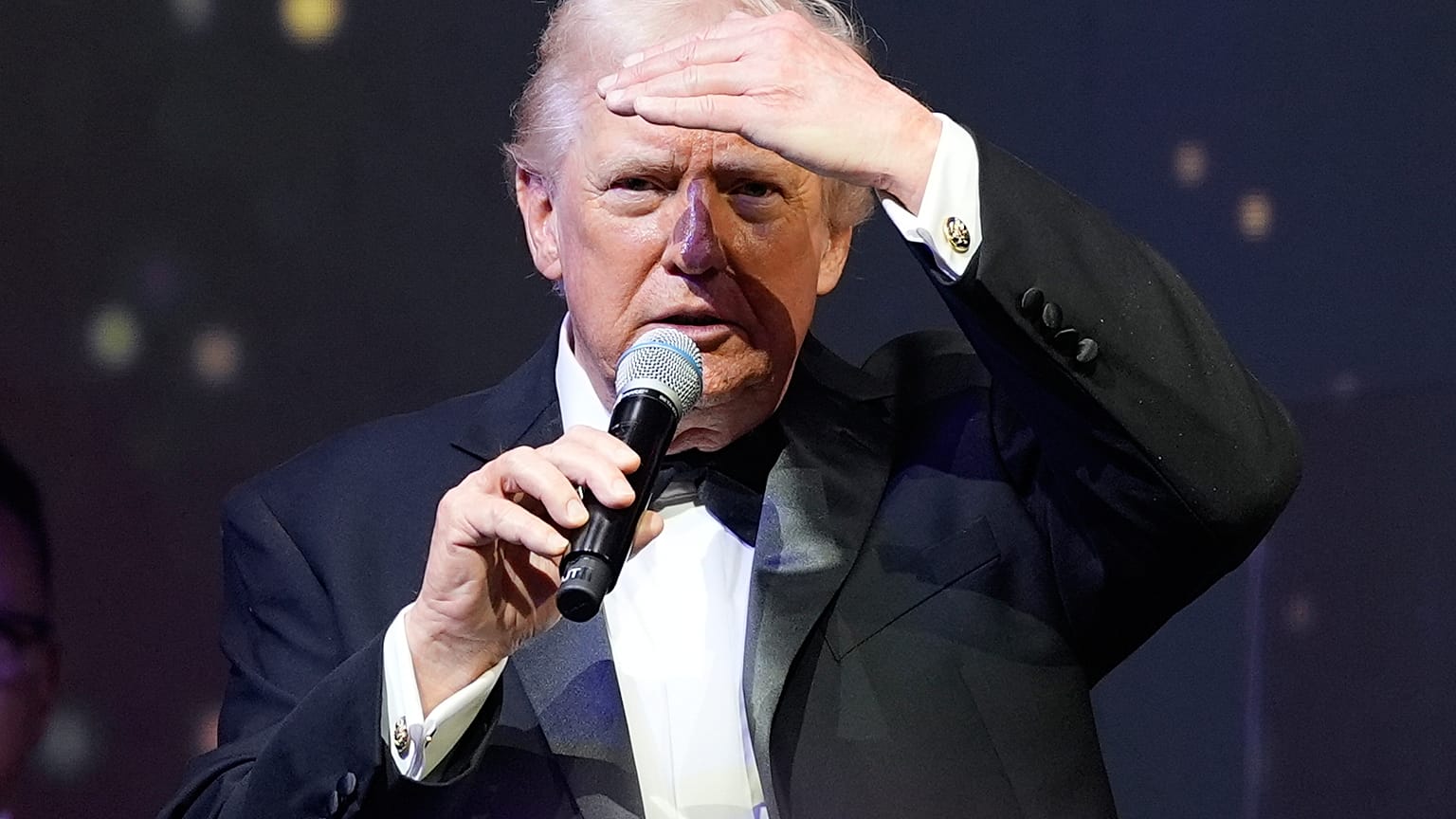 الرئيس دونالد ترامب يلقي كلمة في احتفال ليلة رأس السنة في ناديه مار-أ-لاغو، الأربعاء 31 ديسمبر 2025، في بالم بيتش، فلوريدا. (صورة من وكالة أسوشيتد برس/أليكس براندون)