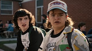 Stranger Things'in ana karakterlerinden Dustin, Upside Down'ın aslında bir solucan deliği olduğunu keşfediyor.