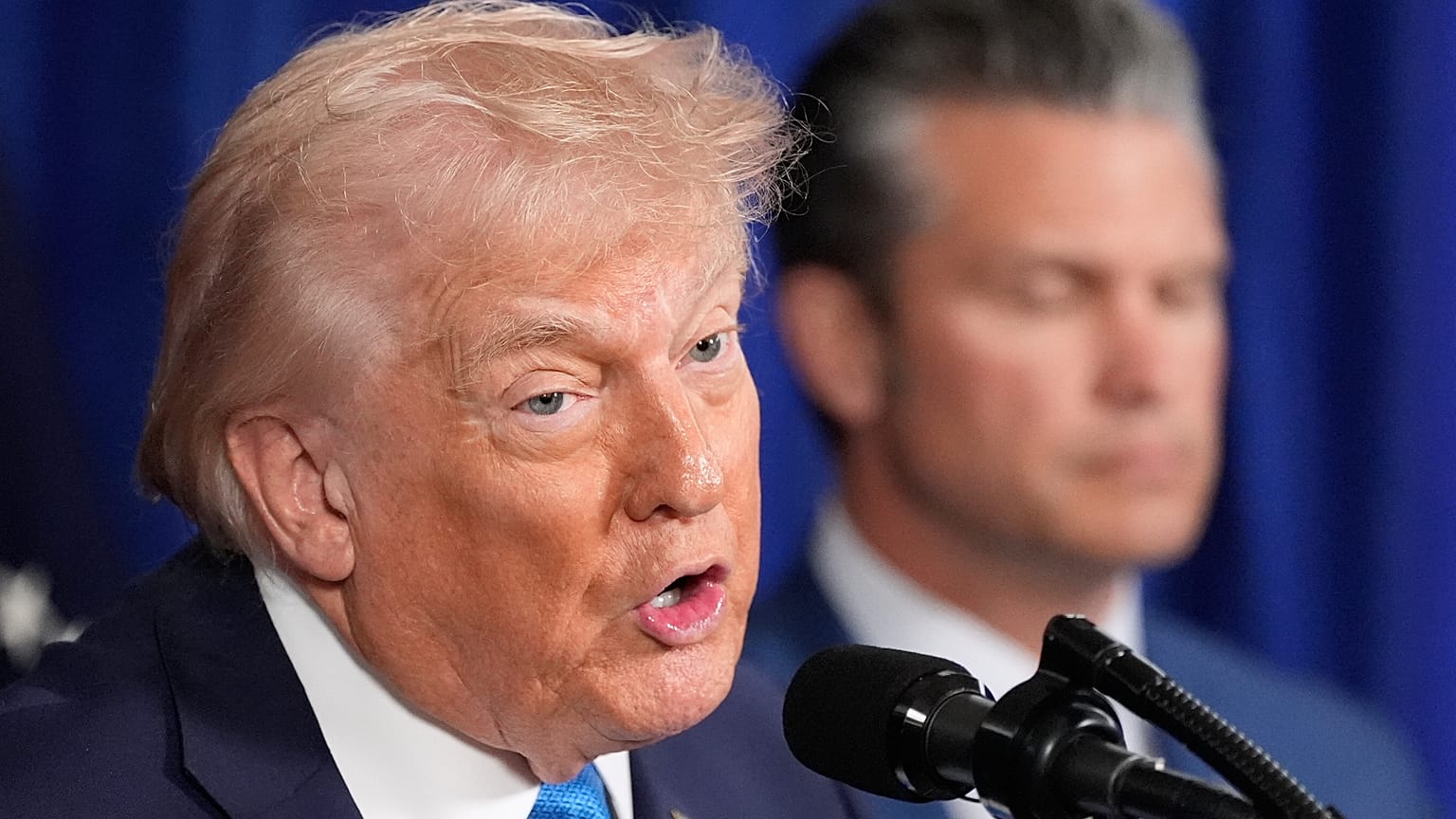 Donald Trump durante la conferenza stampa sulla cattura di Maduro