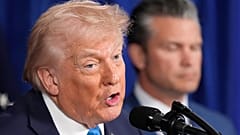 Donald Trump durante la conferenza stampa sulla cattura di Maduro