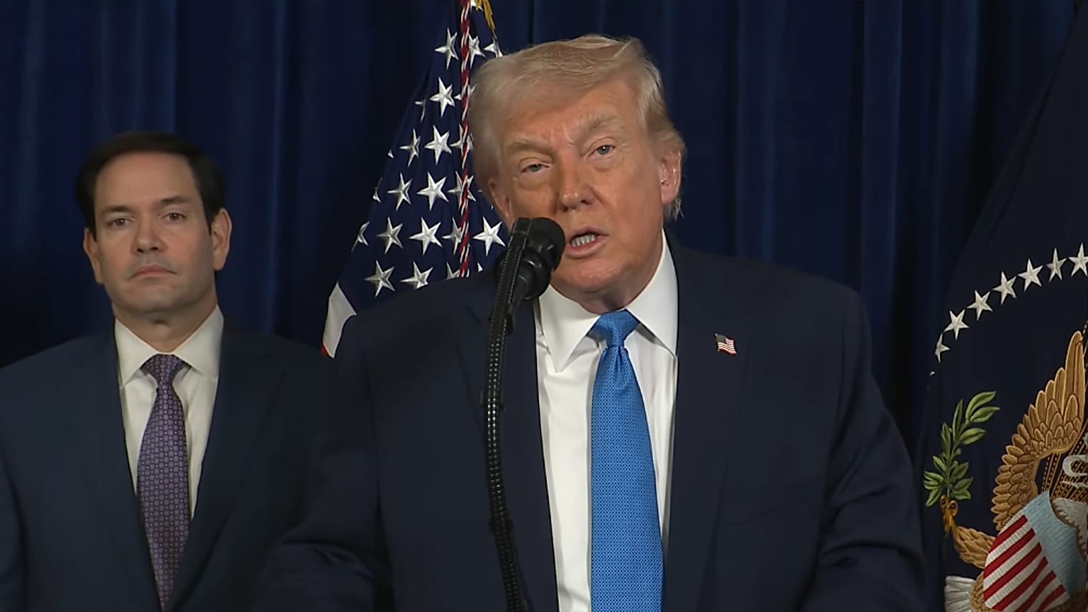 Donald Trump sajtótájékoztatón január 3-án