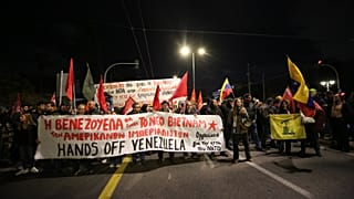 Συγνέντρωση έξω από την αμερικανική πρεσβεία στη Αθήνα