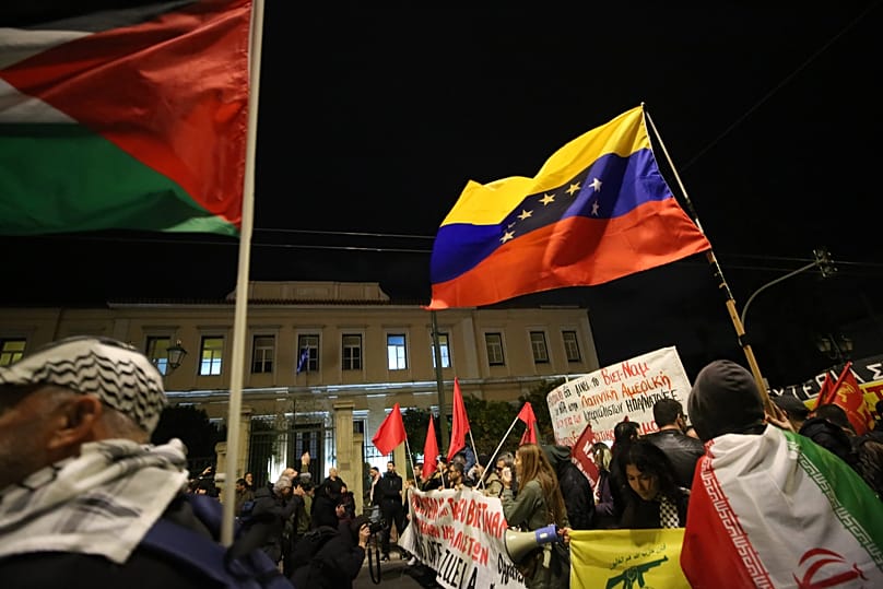 Συγνέντρωση έξω από την αμερικανική πρεσβεία στη Αθήνα