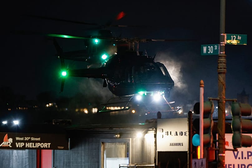Ελικόπτερα που μεταφέρουν τον αιχμάλωτο πρόεδρο της Βενεζουέλας Νικολάς Μαδούρο και τη σύζυγό του Σίλα Φλόρες προσγειώνονται στο ελικοδρόμιο της West 30th Street στη Νέα Υόρκη