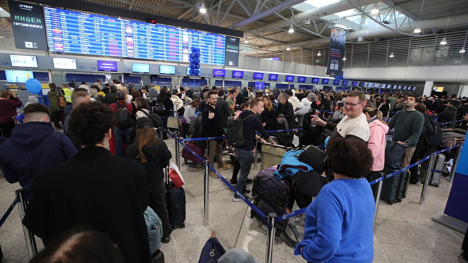 Ταλαιπωρία χιλιάδων επιβατών στο «Ελ. Βενιζέλος»