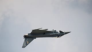 Σάββατο 20 Ιουνίου 2015, αεροσκάφος Typhoon FGR4 της Βασιλικής Αεροπορίας εκτελεί επίδειξη κατά τη διάρκεια αεροπορικής επίδειξης στο Βουκουρέστι της Ρουμανίας.