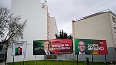 Vallas publicitarias de la campaña presidencial en Portugal con tres de los 11 candidatos.
