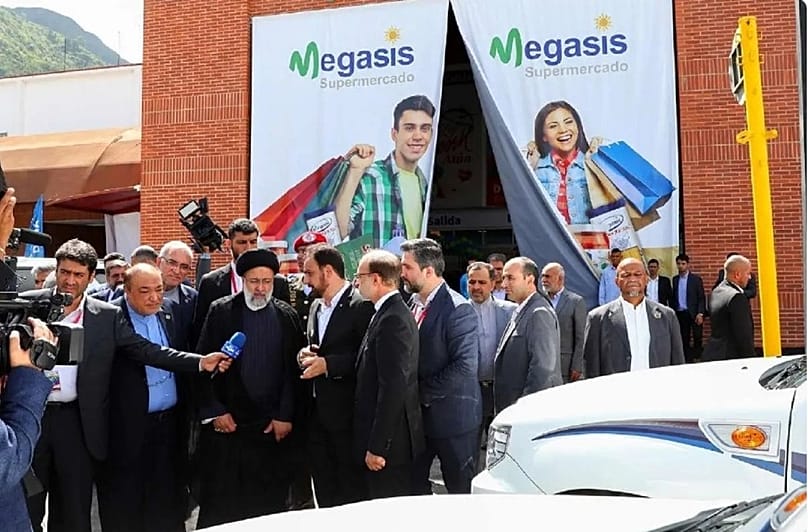 بازدید ابراهیم رئیسی، رئیس جمهوری وقت ایران از فروشگاه مگاسیس در سال ۱۴۰۲