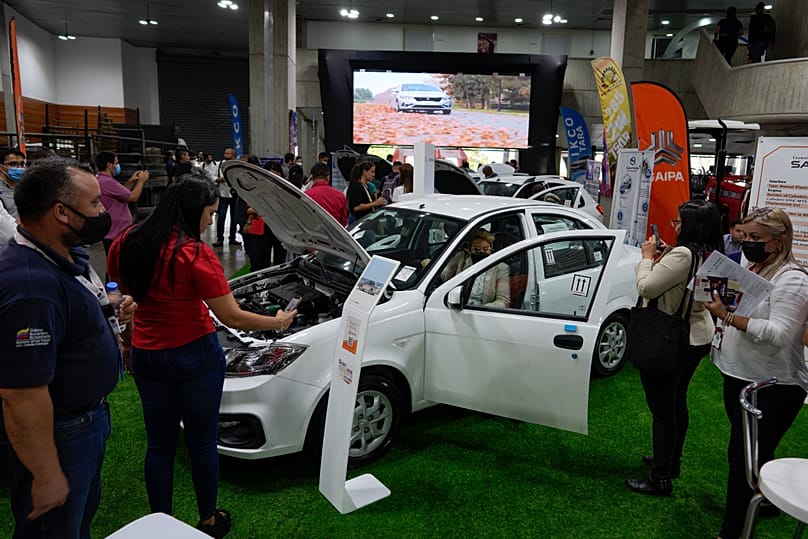 خودروی سواری ایرانی ساینا در نمایشگاه ونزوئلا