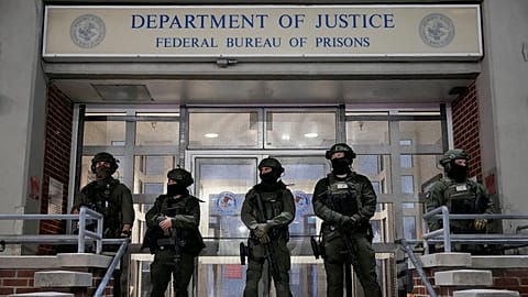 Kelepçeli görüntülerde Maduro, ABD ajanlarına 'iyi geceler' ve 'mutlu yıllar' diledi