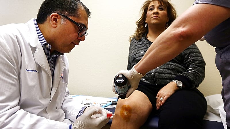 حقنة واحدة قد تُنهي معاناة تآكل غضروف الركبة.. علاج تجريبي بنتائج واعدة 