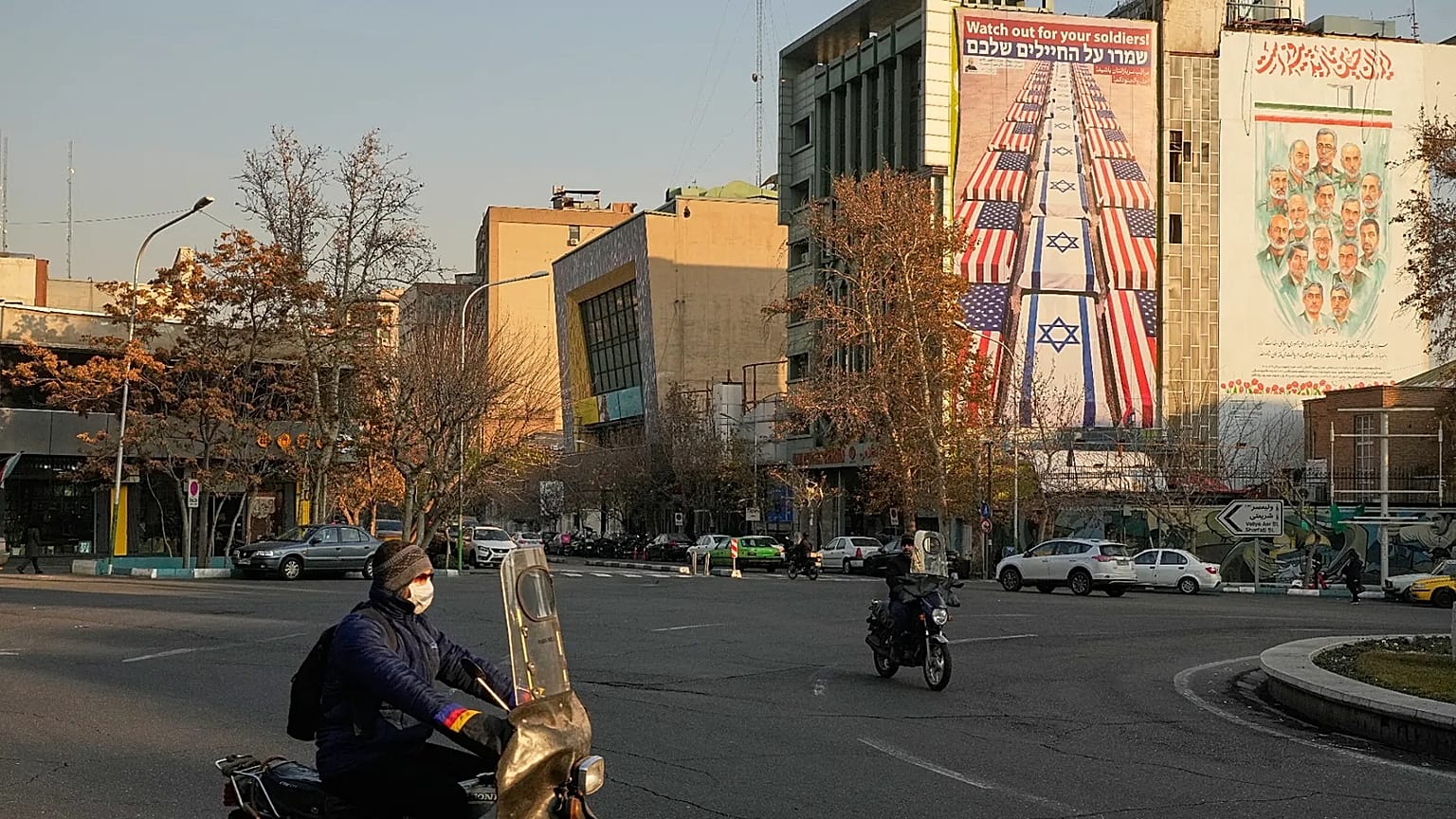 USA-ellenes falfestmények Teheránban