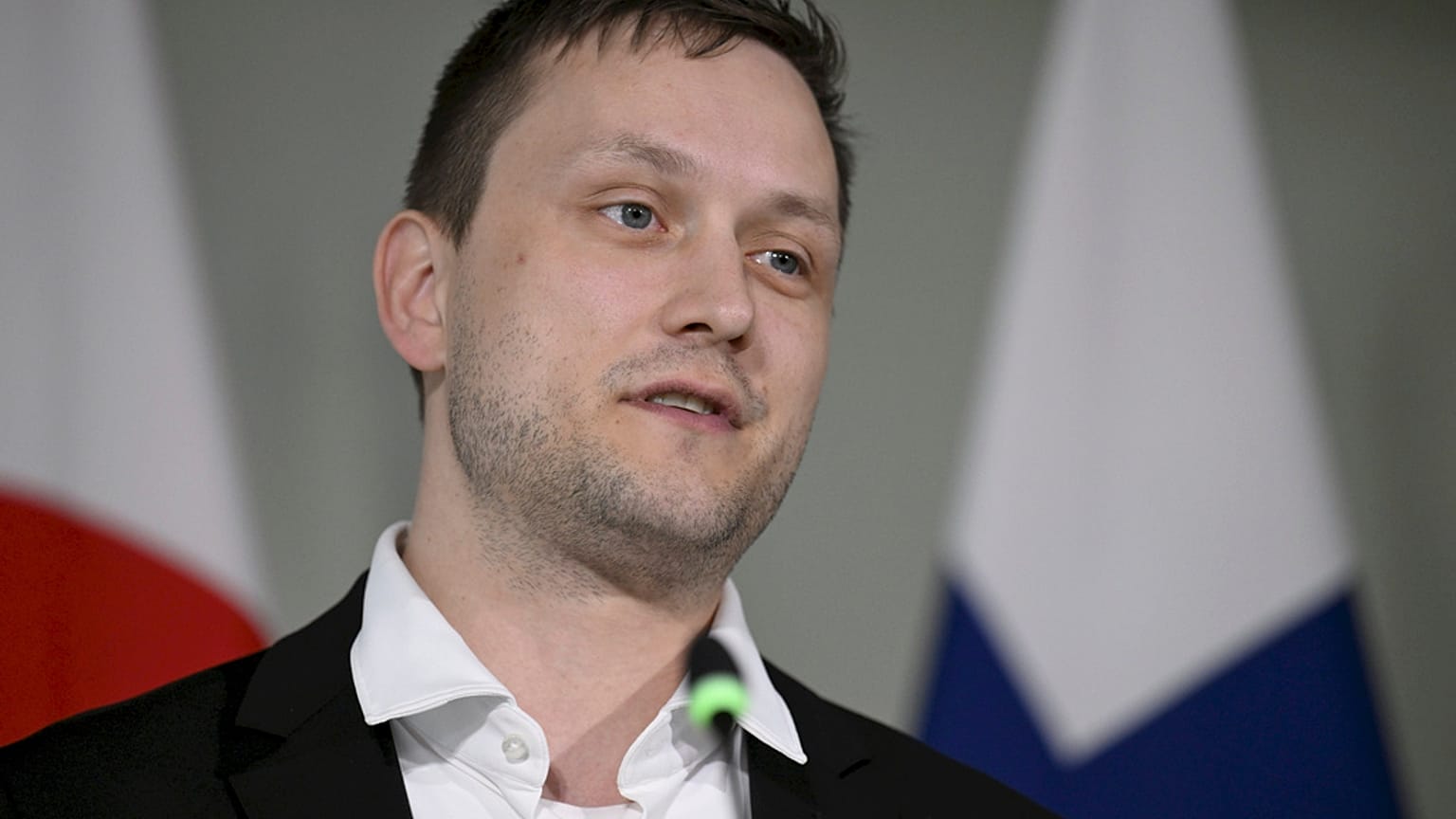 رئيس وزراء غرينلاند ينس-فريدريك نيلسن يشارك في مؤتمر صحفي بمناسبة اجتماع رؤساء وزراء الدول الإسكندنافية الصيفي في فنلندا، مايو 2025.