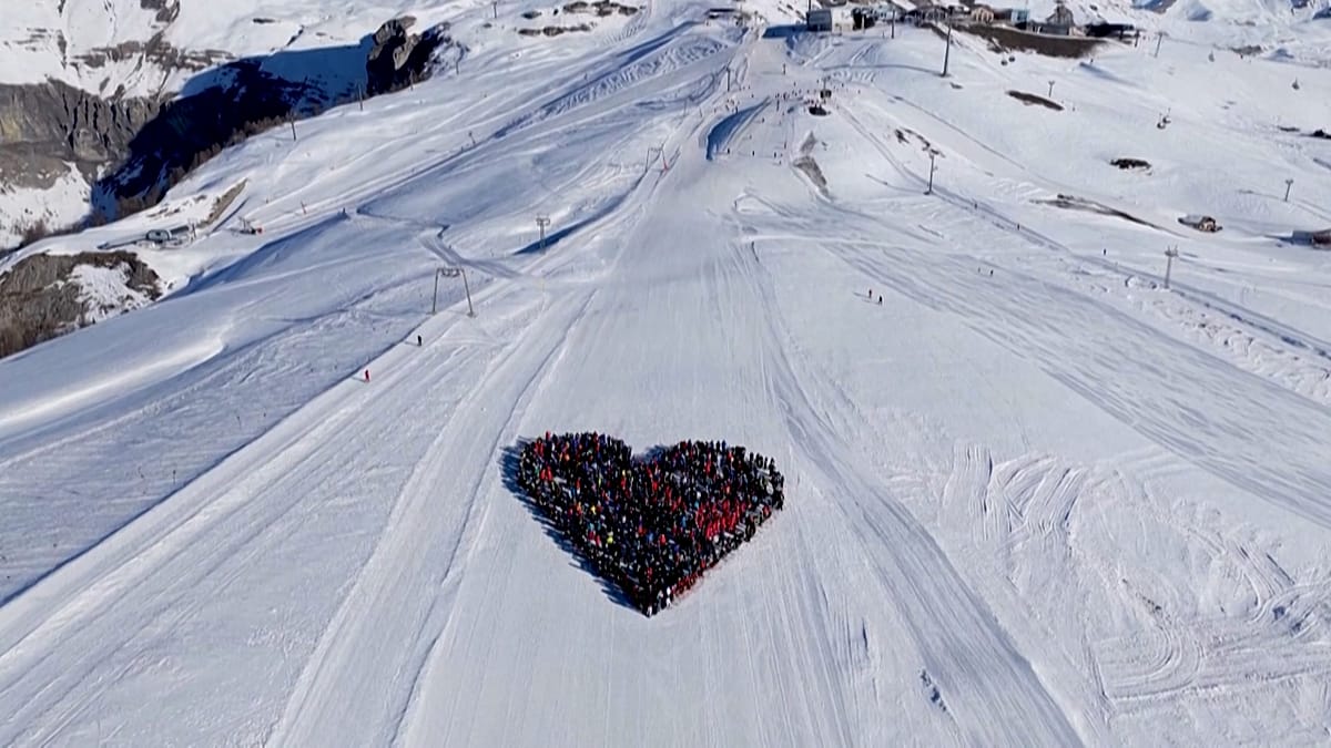 Skiers form heart to honour victims of deadly Crans-Montana fire