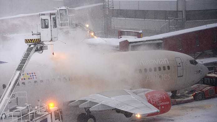 Volo ritardato o cancellato in inverno? Guida ai diritti e rimborsi viaggio 1 Aeroporto bloccato dal maltempo in Europa