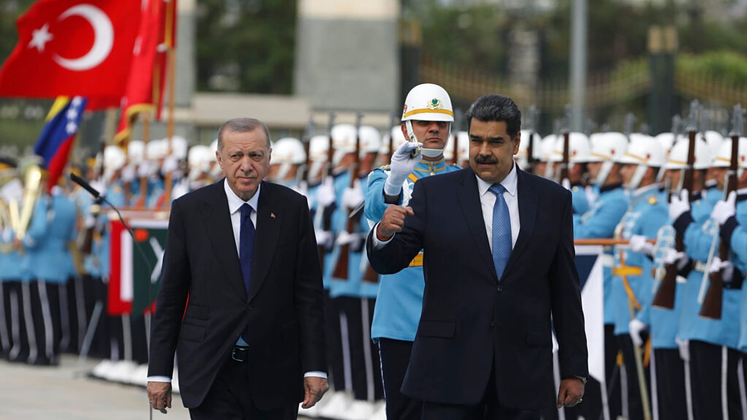 Nicolas Maduro, başkent Ankara'da Cumhurbaşkanı Recep Tayyip Erdoğan ile birlikte, 9 Temmuz 2022