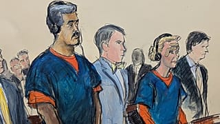 يمثل الرئيس الفنزويلي المخلوع نيكولاس مادوروأمام محكمة مانهاتن الفيدرالية مع محاميي الدفاع مارك دونيلي، وأندريس سانشيز، الاثنين 5 يناير 2026، في نيويورك.  