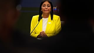 Delcy Rodríguez dá uma conferência de imprensa no Palácio Miraflores a 10 de março