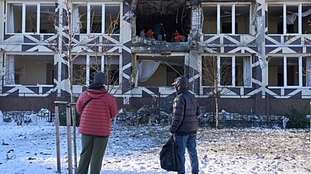 Russian strike hits Kyiv clinic, kills 1 and injures 3