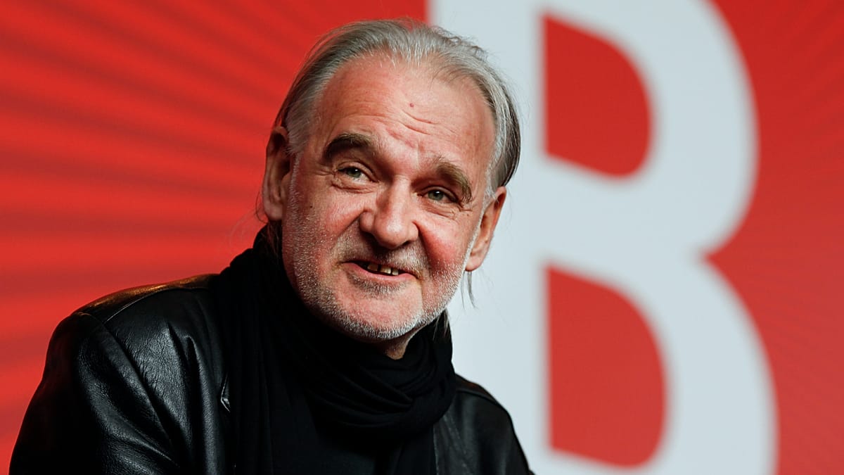 Elhunyt Tarr Béla, a kultikus magyar filmrendező Elhunyt Tarr Béla, a kultikus magyar filmrendező