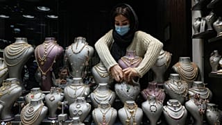 FILE. A goldsmith arranges necklaces at the window of a gold shop at a gold market in Tehran's Grand Bazaar, Iran. 29 Nov. 2025