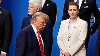 Trump és Mette Frederiksen a NATO csúcsértekezletén, Hága, 2025 június
