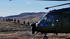 As forças armadas dinamarquesas participam num exercício com vários países europeus membros da NATO em Kangerlussuaq, na Gronelândia, na quarta-feira, 17 de setembro de 2025.