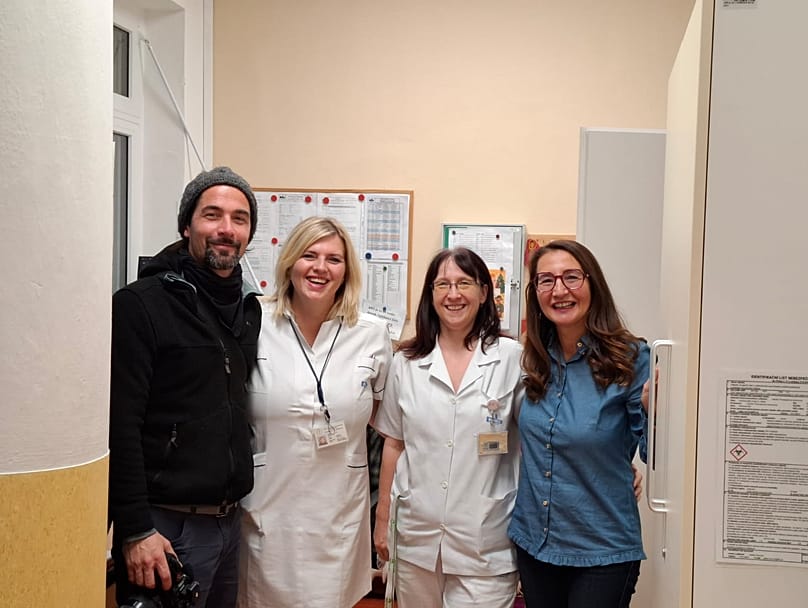 A Smart Regions csapata a prágai Thomayer Egyetemi Kórház ápolói és szülésznői csapatának vezetőjével.