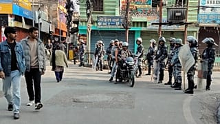 Policemen in riot gear stand guard in Birgunj, 5 January, 2026
