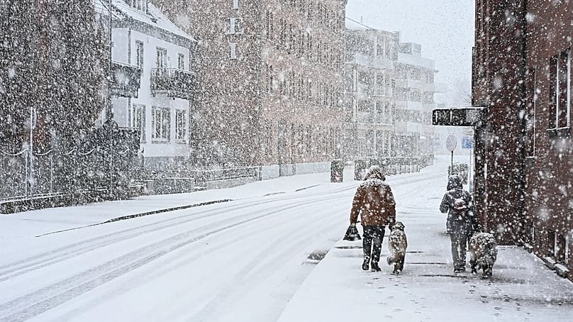 Weiterhin Vorsicht geboten: Andauernde Schneefälle und eisige Temperaturen sorgen für Glätte auf den Straßen.