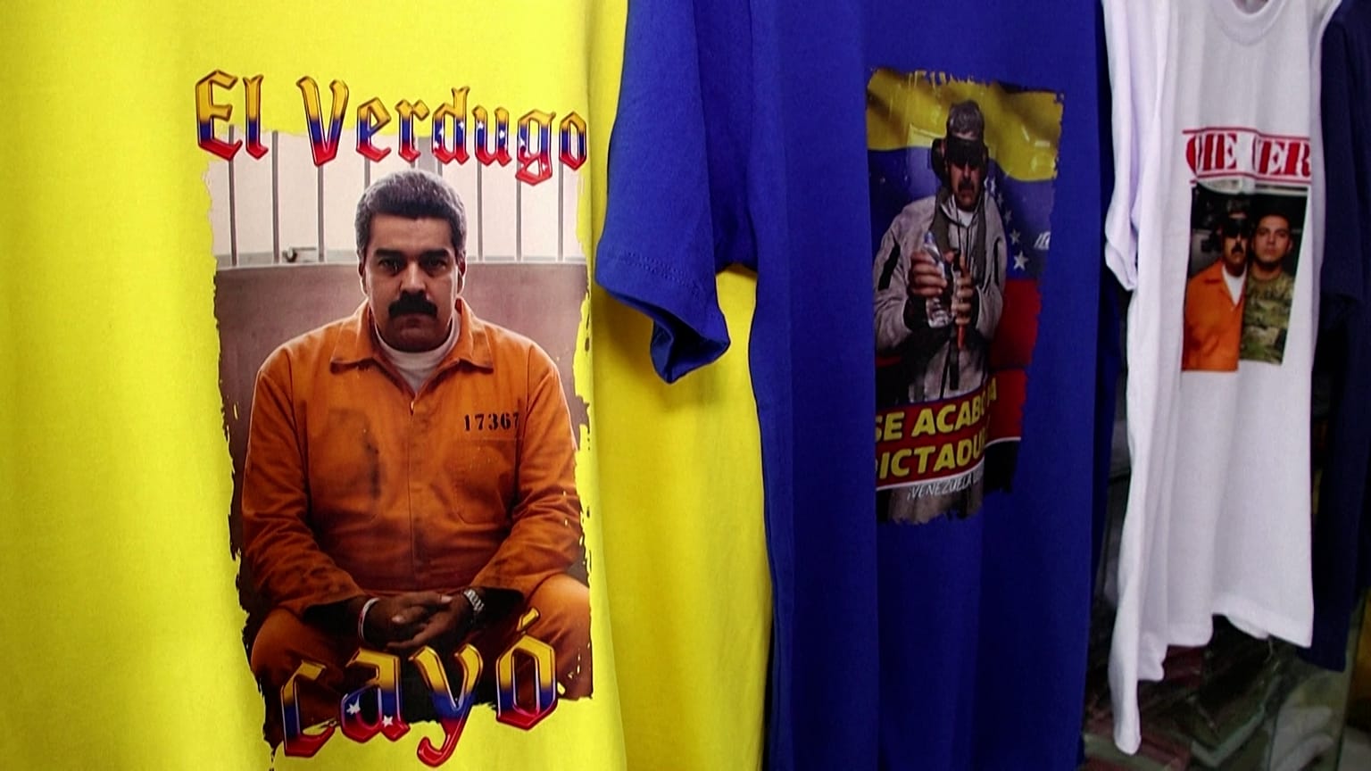 Viral Video Shows Venezuelan Street Vendors In Peru Selling Hilarious T-Shirts Depicting Maduro's Capture