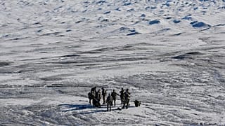 نیروهای نظامی دانمارک در روز چهارشنبه، ۱۷ سپتامبر ۲۰۲۵، در رزمایشی با صدها سرباز از چندین عضو اروپایی ناتو در کانگرلوسواک، گرینلند شرکت می‌کنند