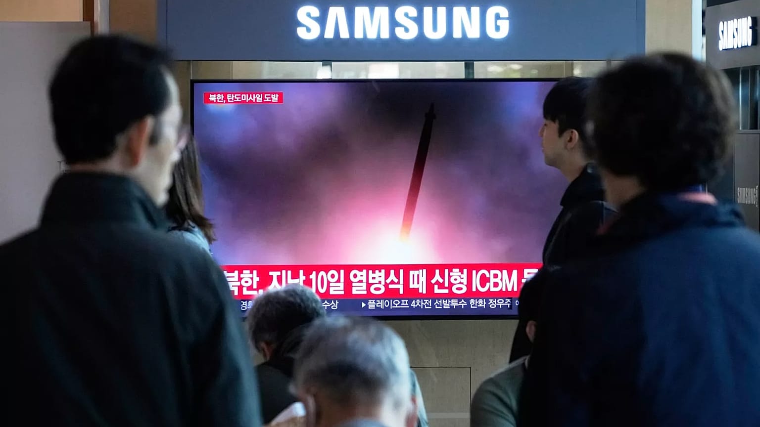 A TV screen shows a file image of North Korea's missile launch during a news programme at Seoul Railway Station, 22 October, 2025